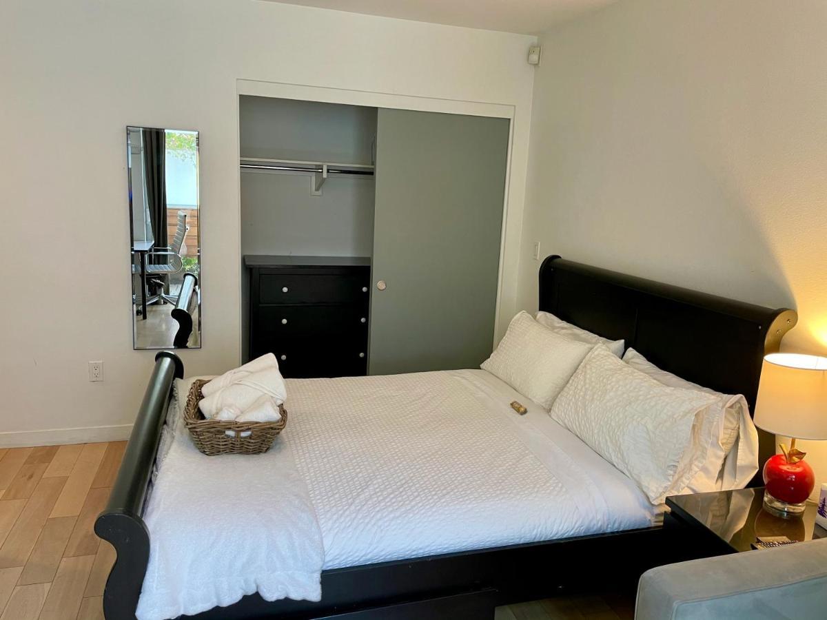 Hollywood'S Suite Los Angeles Exterior photo